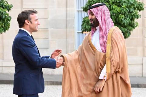 ولي العهد السعودي يبحث مع نظيره الفرنسي القضايا الإقليمية والدولية