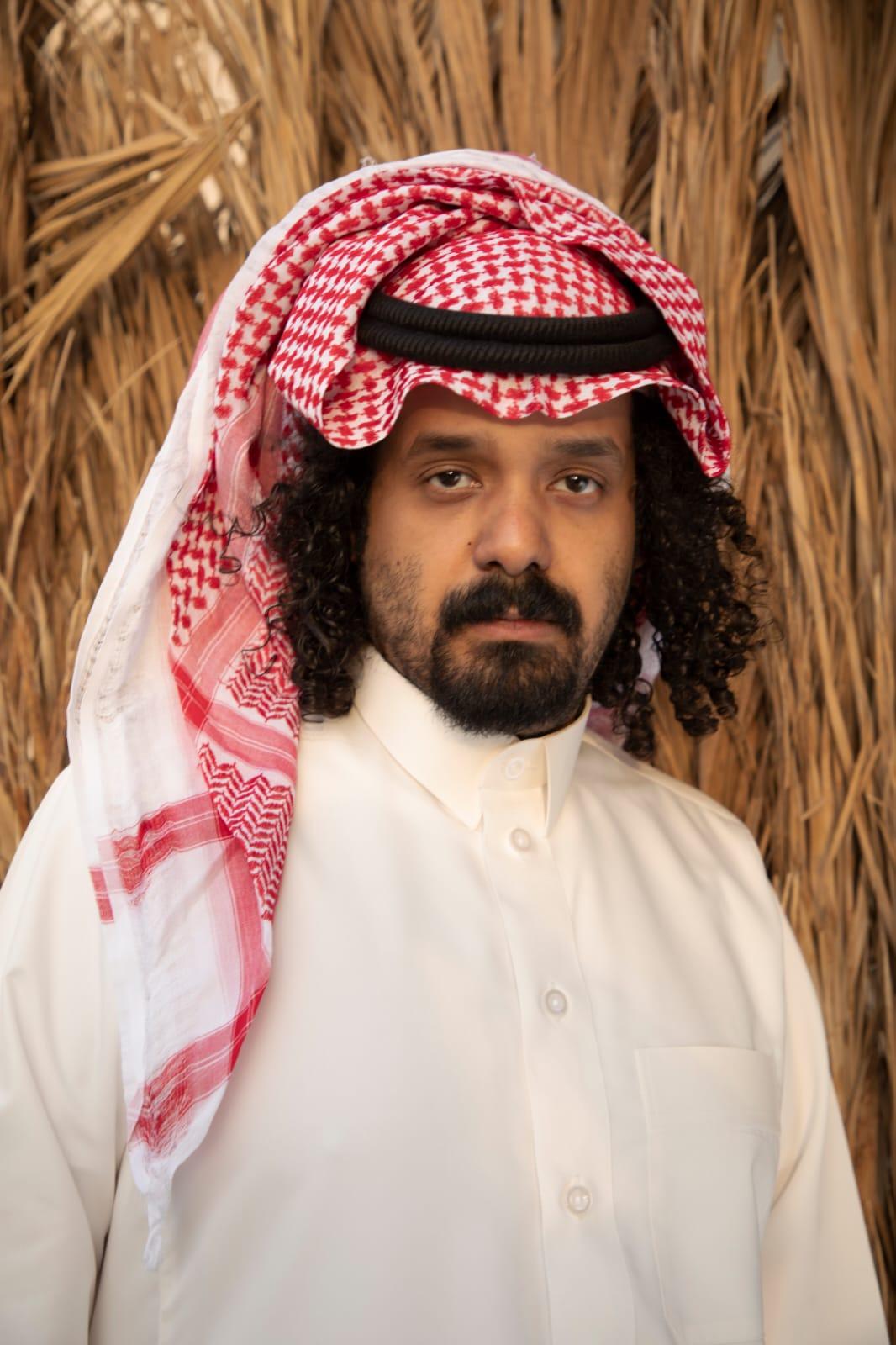 مؤيد النفيعي أول مغني راب سعودي يمزج الشعر العربي بالهيب هوب في ألبوم “بطن الشاعر”